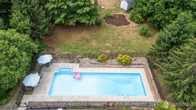 13 Regent Drive, Monroe, NJ 08831