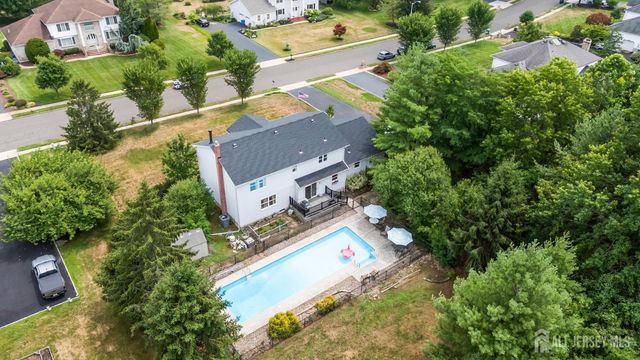 13 Regent Drive, Monroe, NJ 08831