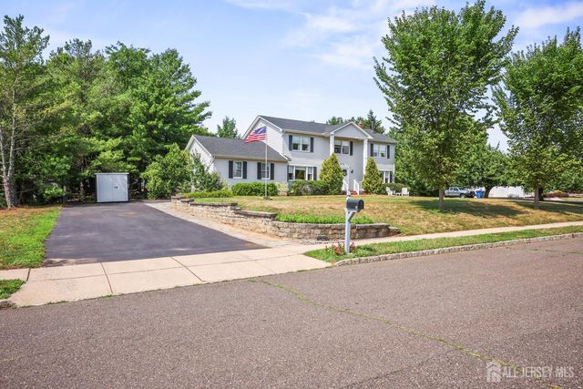 13 Regent Drive, Monroe, NJ 08831