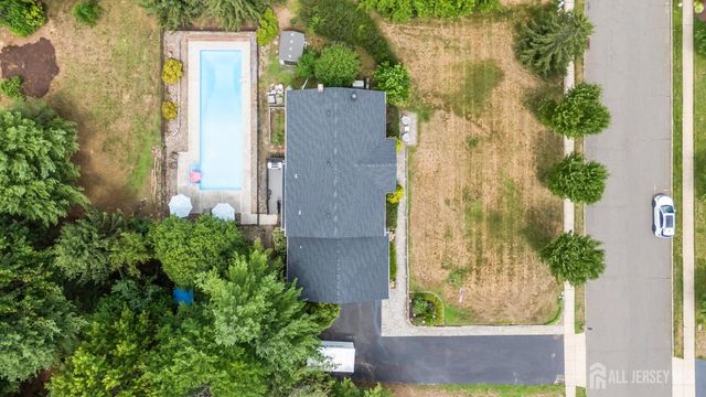 13 Regent Drive, Monroe, NJ 08831