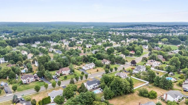 13 Regent Drive, Monroe, NJ 08831