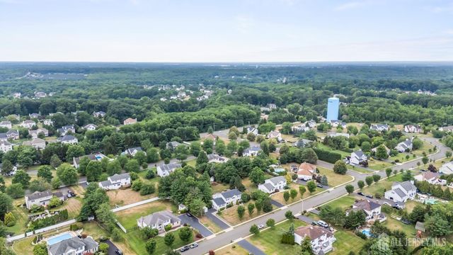 13 Regent Drive, Monroe, NJ 08831