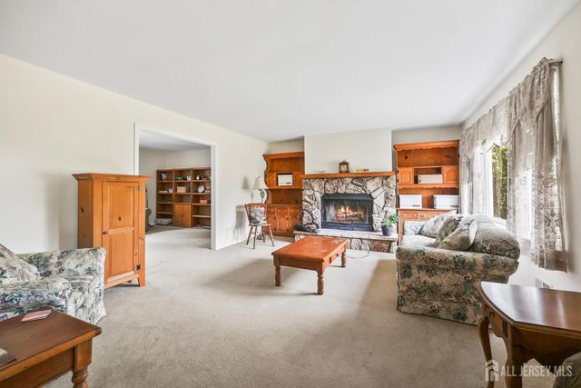13 Regent Drive, Monroe, NJ 08831