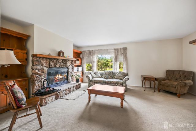 13 Regent Drive, Monroe, NJ 08831