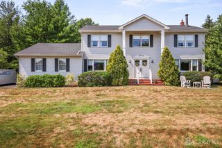 13 Regent Drive, Monroe, NJ 08831