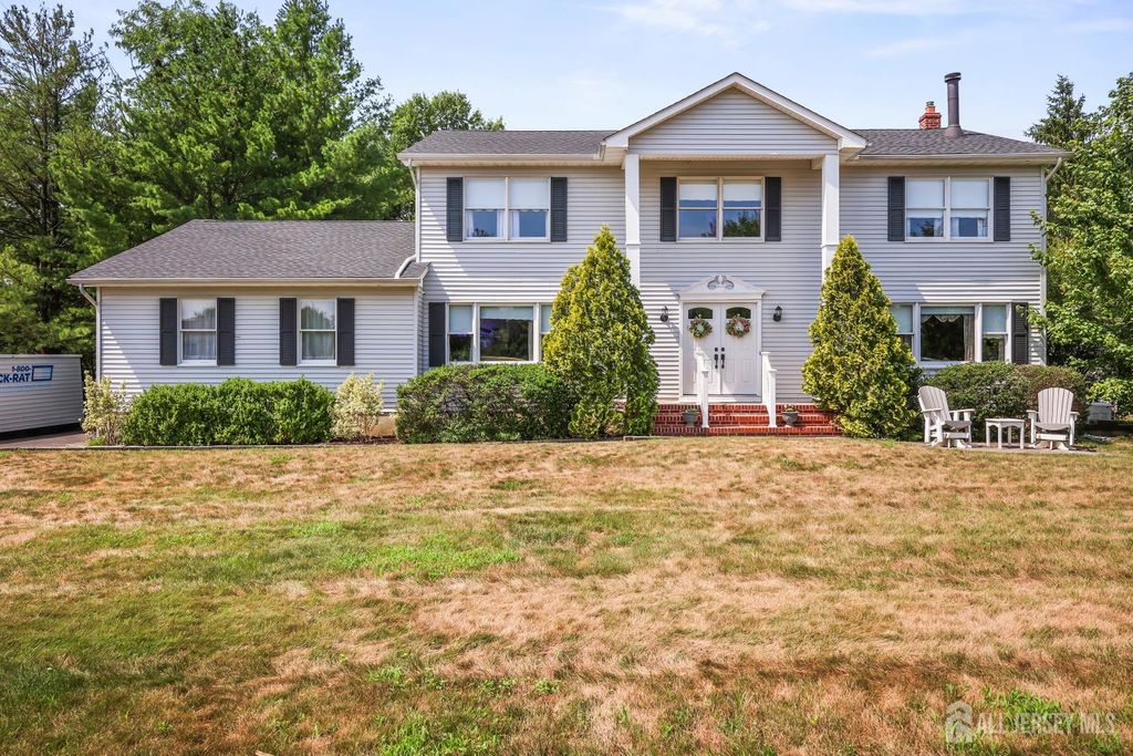 13 Regent Drive, Monroe, NJ 08831