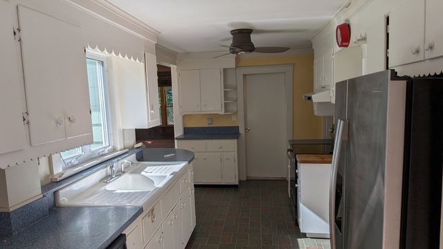 198 Concord Rd, Bedford, MA 01730