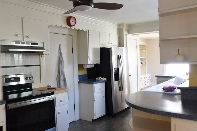 198 Concord Rd, Bedford, MA 01730