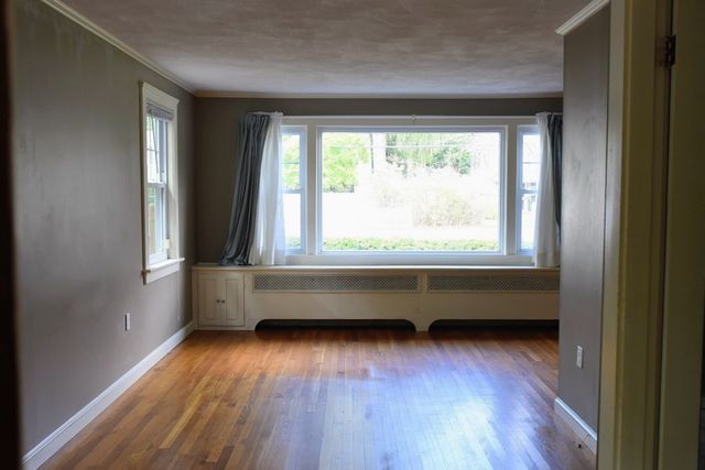 198 Concord Rd, Bedford, MA 01730