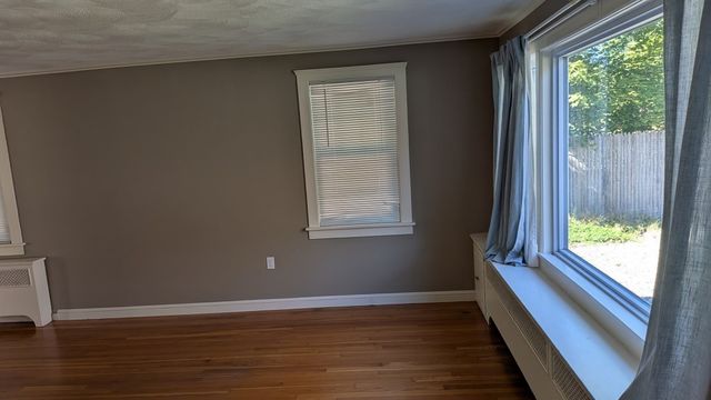 198 Concord Rd, Bedford, MA 01730