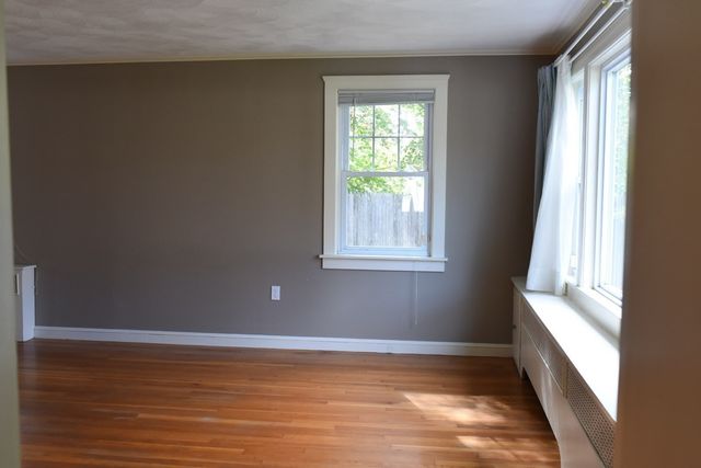 198 Concord Rd, Bedford, MA 01730