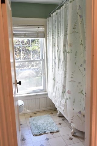 198 Concord Rd, Bedford, MA 01730