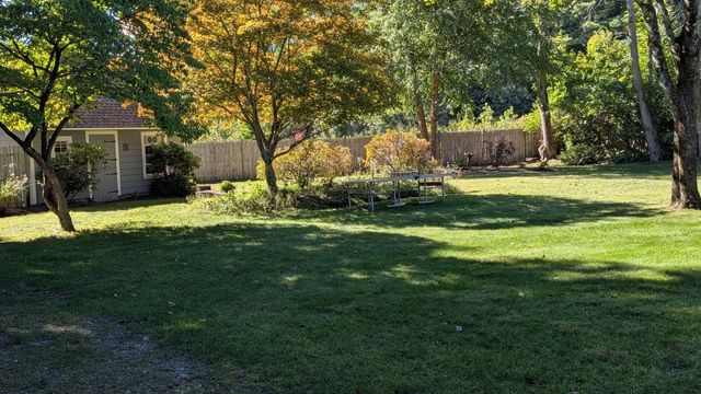 198 Concord Rd, Bedford, MA 01730