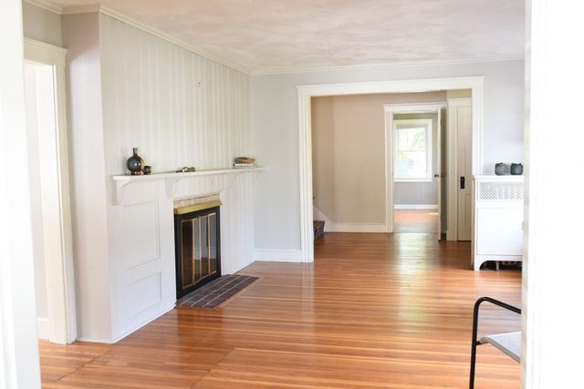 198 Concord Rd, Bedford, MA 01730