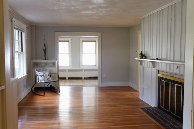 198 Concord Rd, Bedford, MA 01730