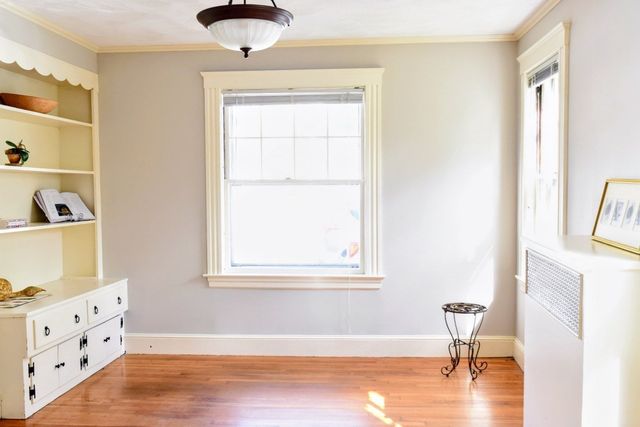 198 Concord Rd, Bedford, MA 01730