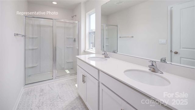 1111 37th Avenue Lane NE, Hickory, NC 28601