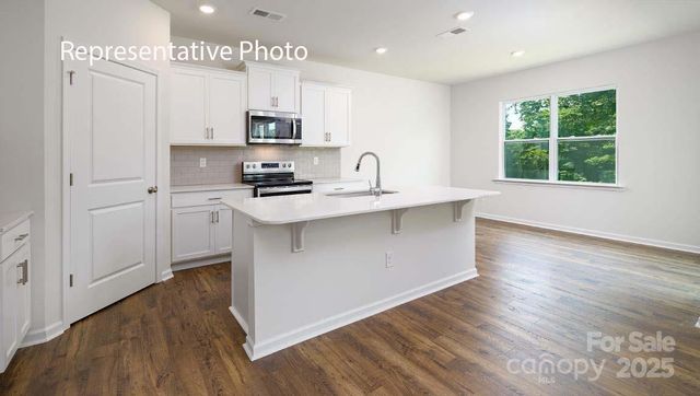 1111 37th Avenue Lane NE, Hickory, NC 28601