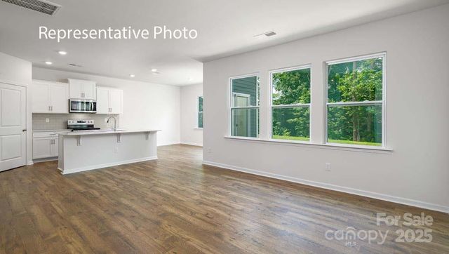 1111 37th Avenue Lane NE, Hickory, NC 28601