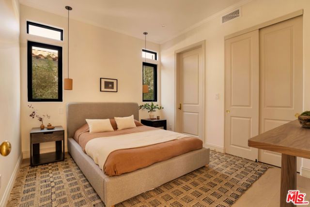 435 N Laurel Avenue, Los Angeles, CA 90048