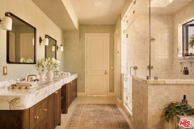 435 N Laurel Avenue, Los Angeles, CA 90048