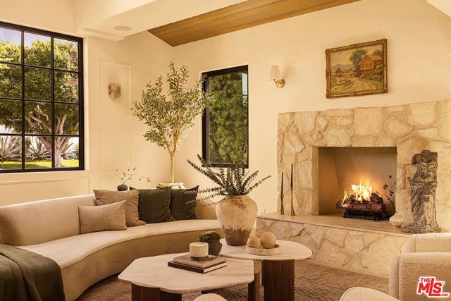 435 N Laurel Avenue, Los Angeles, CA 90048