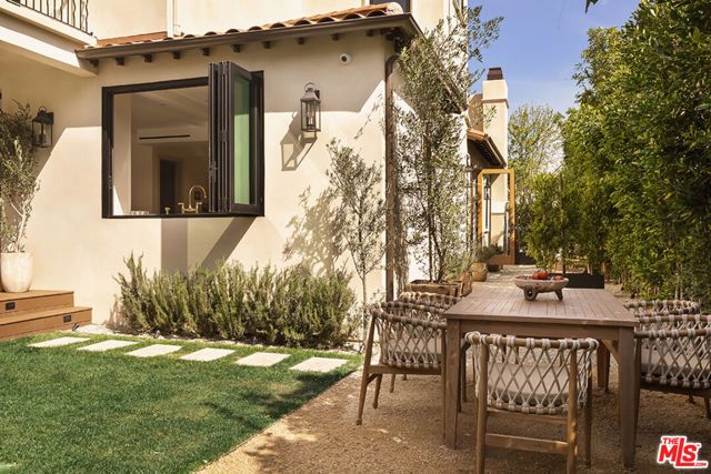 435 N Laurel Avenue, Los Angeles, CA 90048