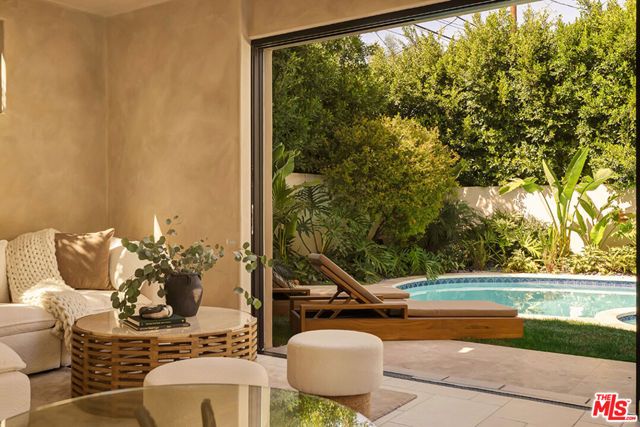 435 N Laurel Avenue, Los Angeles, CA 90048