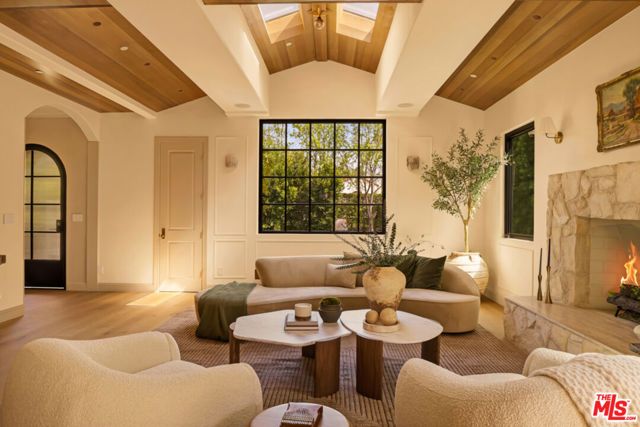 435 N Laurel Avenue, Los Angeles, CA 90048