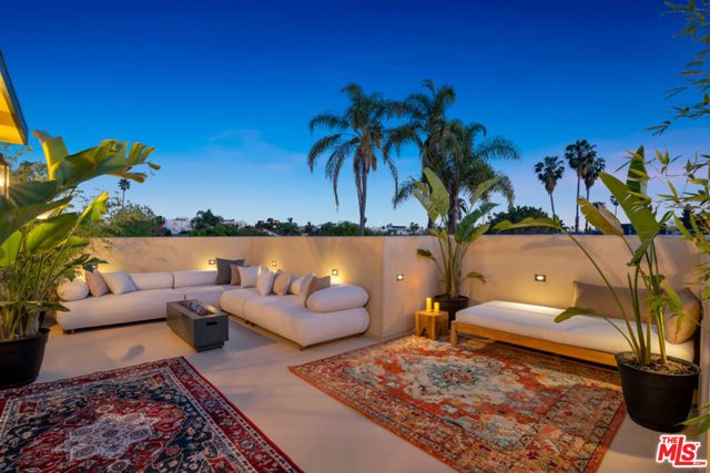 435 N Laurel Avenue, Los Angeles, CA 90048