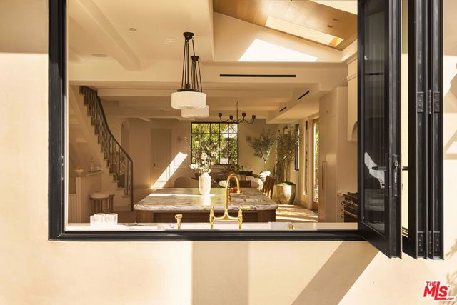 435 N Laurel Avenue, Los Angeles, CA 90048