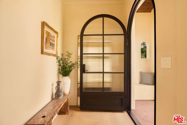 435 N Laurel Avenue, Los Angeles, CA 90048