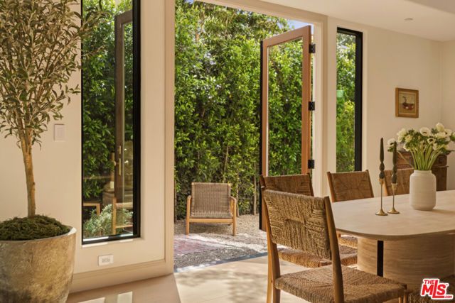 435 N Laurel Avenue, Los Angeles, CA 90048