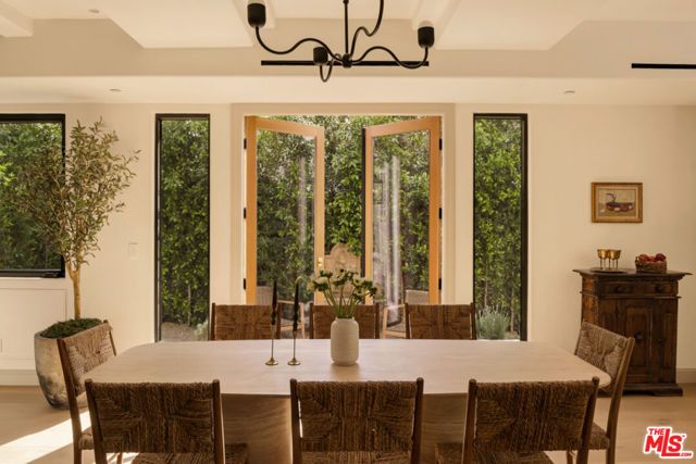 435 N Laurel Avenue, Los Angeles, CA 90048