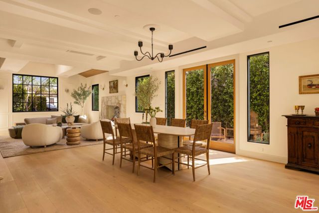 435 N Laurel Avenue, Los Angeles, CA 90048