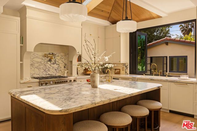 435 N Laurel Avenue, Los Angeles, CA 90048