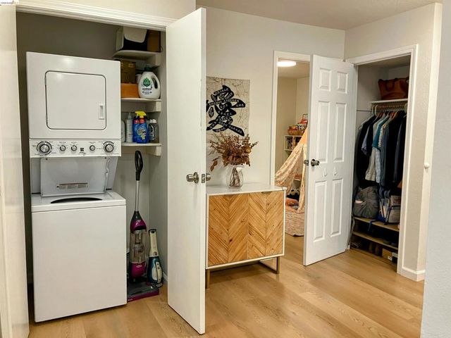 8761 Mountain Blvd 11, Oakland, CA 94605