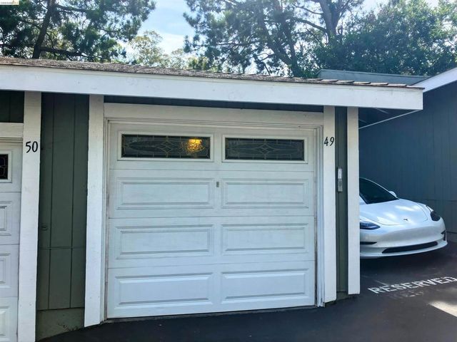 8761 Mountain Blvd 11, Oakland, CA 94605