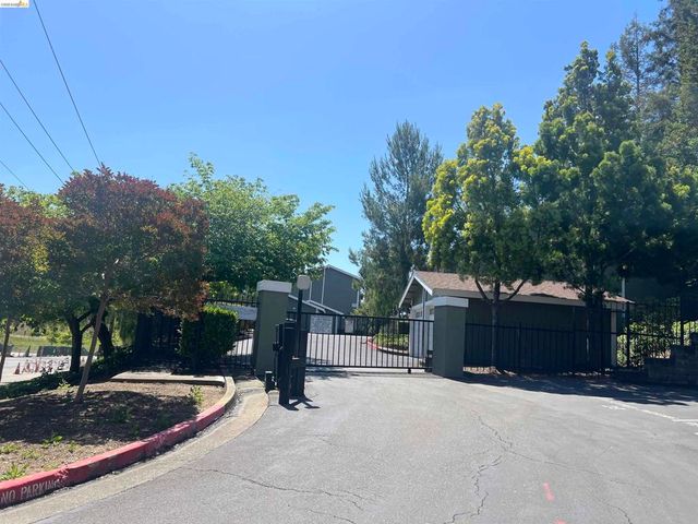 8761 Mountain Blvd 11, Oakland, CA 94605