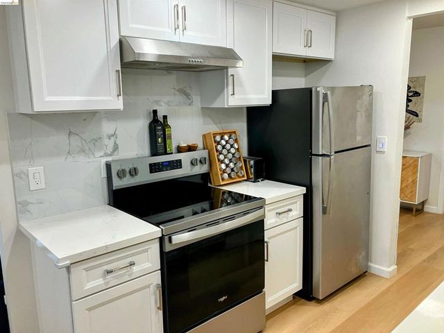 8761 Mountain Blvd 11, Oakland, CA 94605