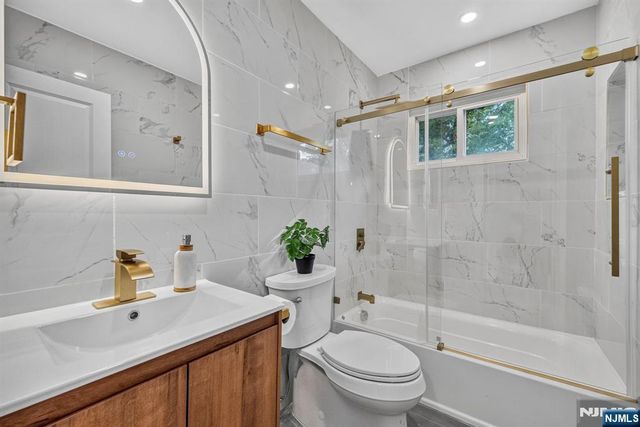 340 Northwood Way, Palisades Park, NJ 07650