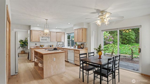 22771 SE 277th Place, Maple Valley, WA 98038