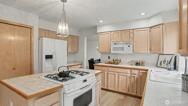 22771 SE 277th Place, Maple Valley, WA 98038