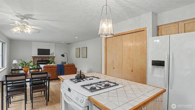 22771 SE 277th Place, Maple Valley, WA 98038