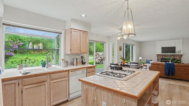 22771 SE 277th Place, Maple Valley, WA 98038