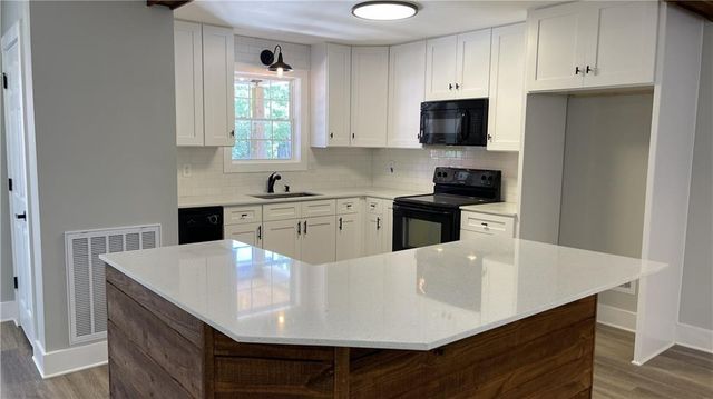 6411 Narramore Way, Lula, GA 30554