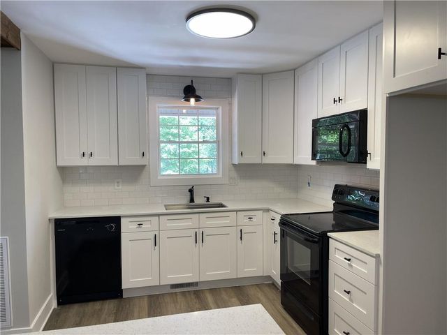 6411 Narramore Way, Lula, GA 30554