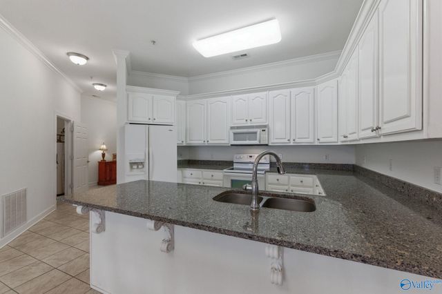 6122 Bay Village Drive 204, Athens, AL 35611