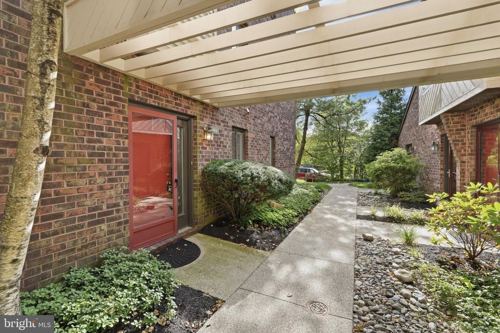 404 MOUNTAINVIEW DR #404, Chesterbrook, PA 19087 — exterior