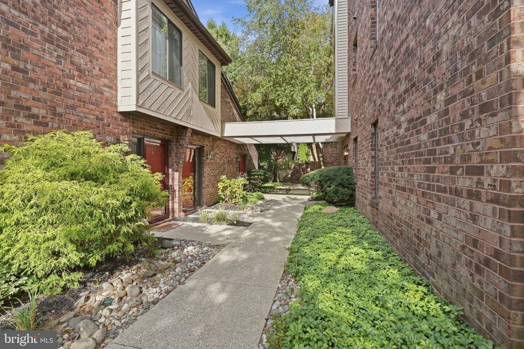 404 MOUNTAINVIEW DR #404, Chesterbrook, PA 19087 — photo 2